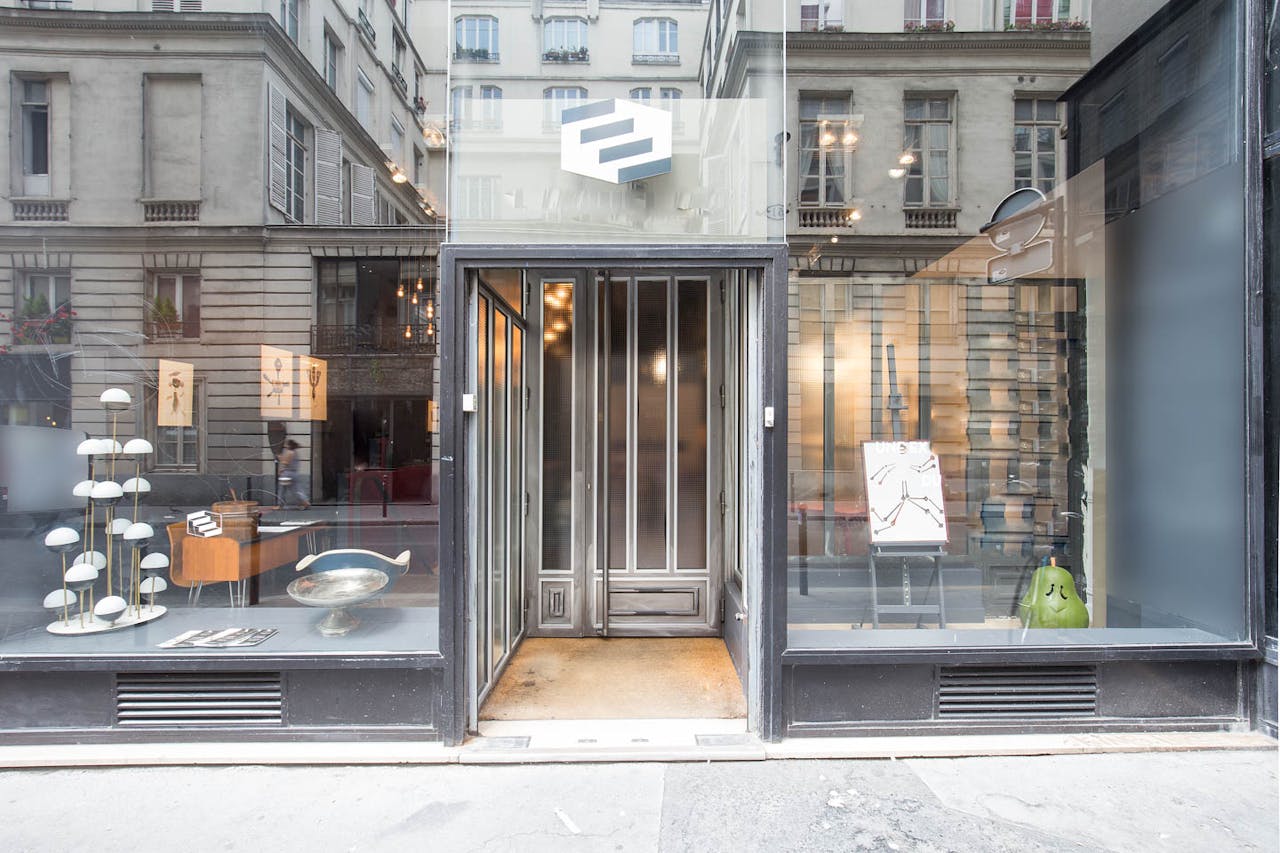 Modern Retail Space in Paris 10th - Image 2