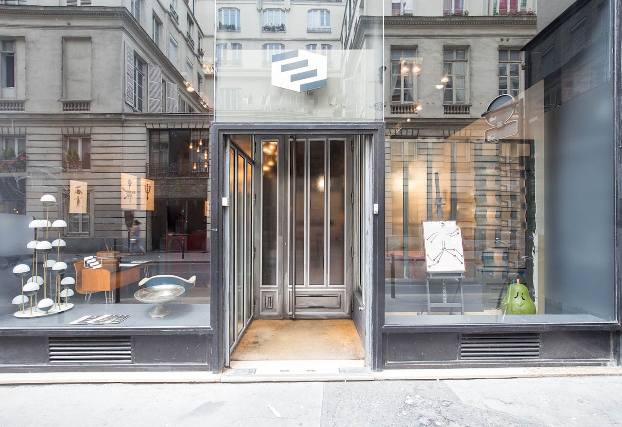 Modern Retail Space in Paris 10th - Image 2