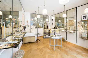 Elegant Palais-Royal Retail Space - Image 0