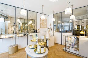 Elegant Palais-Royal Retail Space - Image 1