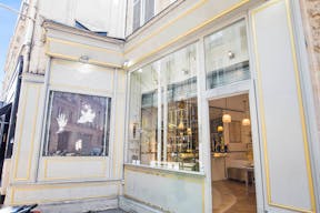 Elegant Palais-Royal Retail Space - Image 4