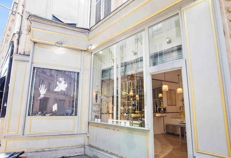 Elegant Palais-Royal Retail Space - Image 4