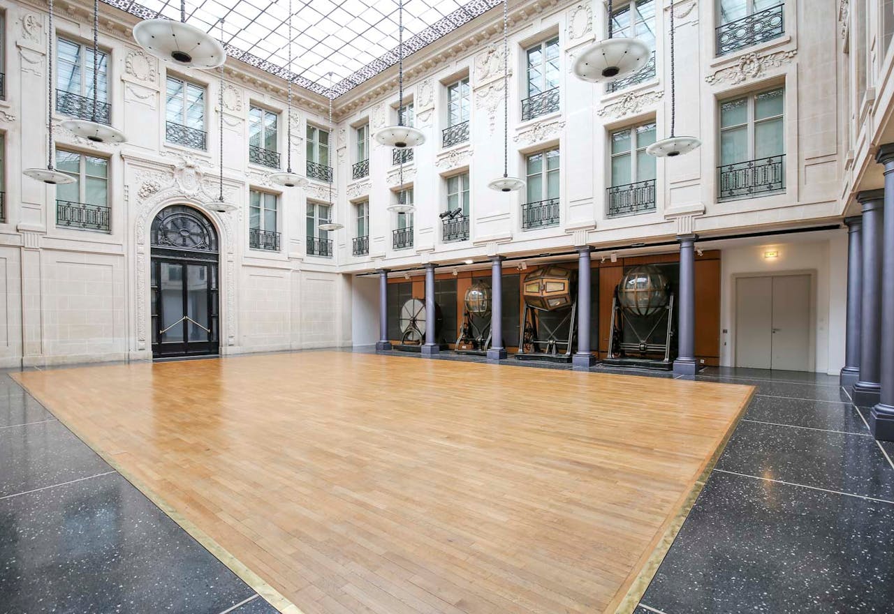 Beautiful Place Vendôme Showroom - Image 0