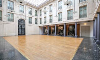 Beautiful Place Vendôme Showroom - Image 0