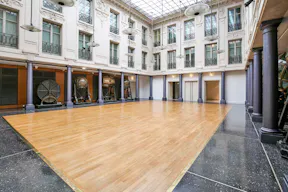 Beautiful Place Vendôme Showroom - Image 1