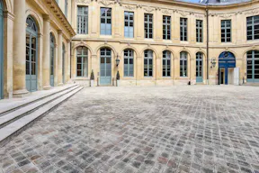 Beautiful Place Vendôme Showroom - Image 2