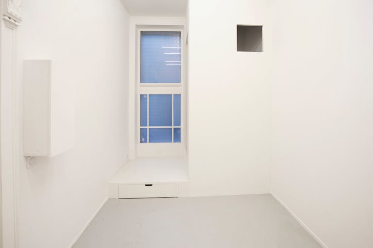 Minimal Gallery in Le Marais - Image 1
