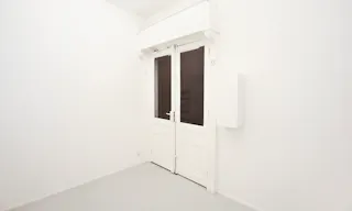 Minimal Gallery in Le Marais - Image 2