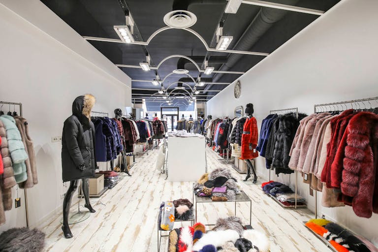 Bright Pop-Up Shop in Sentier - Image 0