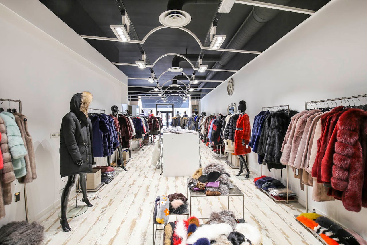 Bright Pop-Up Shop in Sentier - Image 0