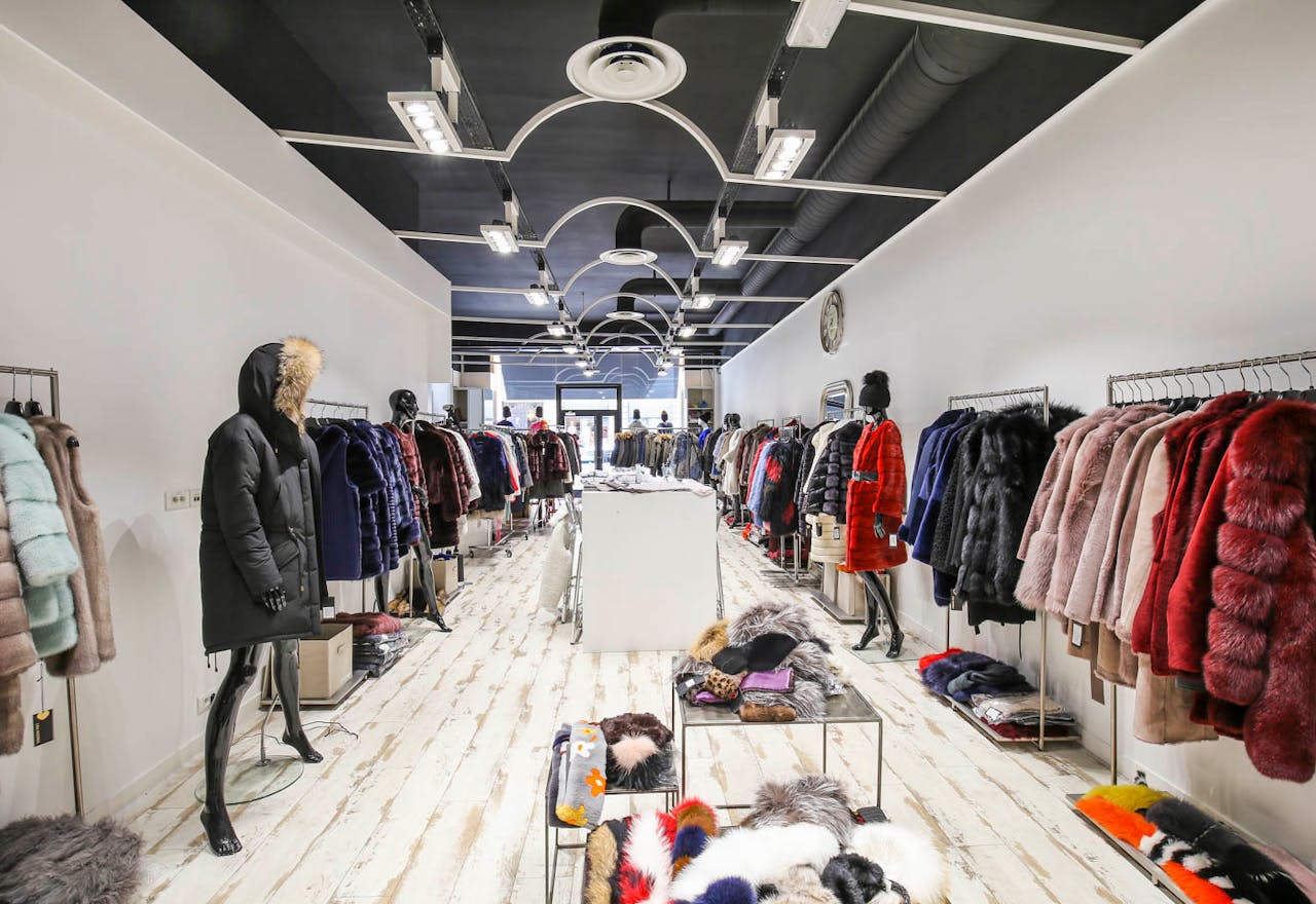 Bright Pop-Up Shop in Sentier - Image 0