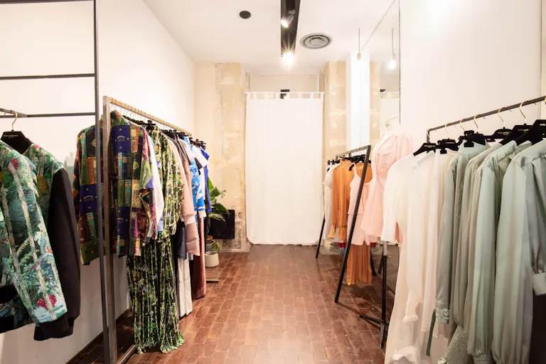 Modern Pop-Up Space in Le Marais - Image 2