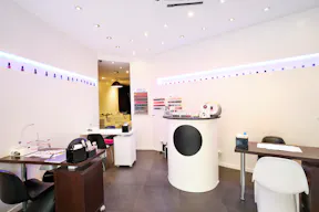 Modern Pop-Up Space in Passy - Image 0
