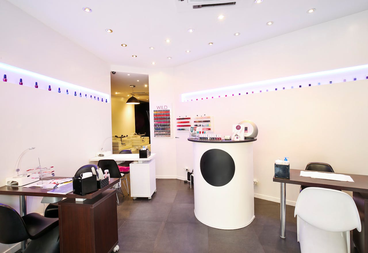 Modern Pop-Up Space in Passy - Image 0