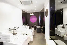 Modern Pop-Up Space in Passy - Image 1