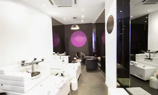 Modern Pop-Up Space in Passy - Image 1