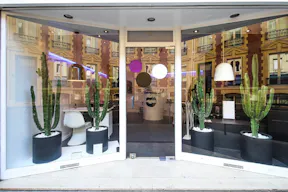 Modern Pop-Up Space in Passy - Image 2
