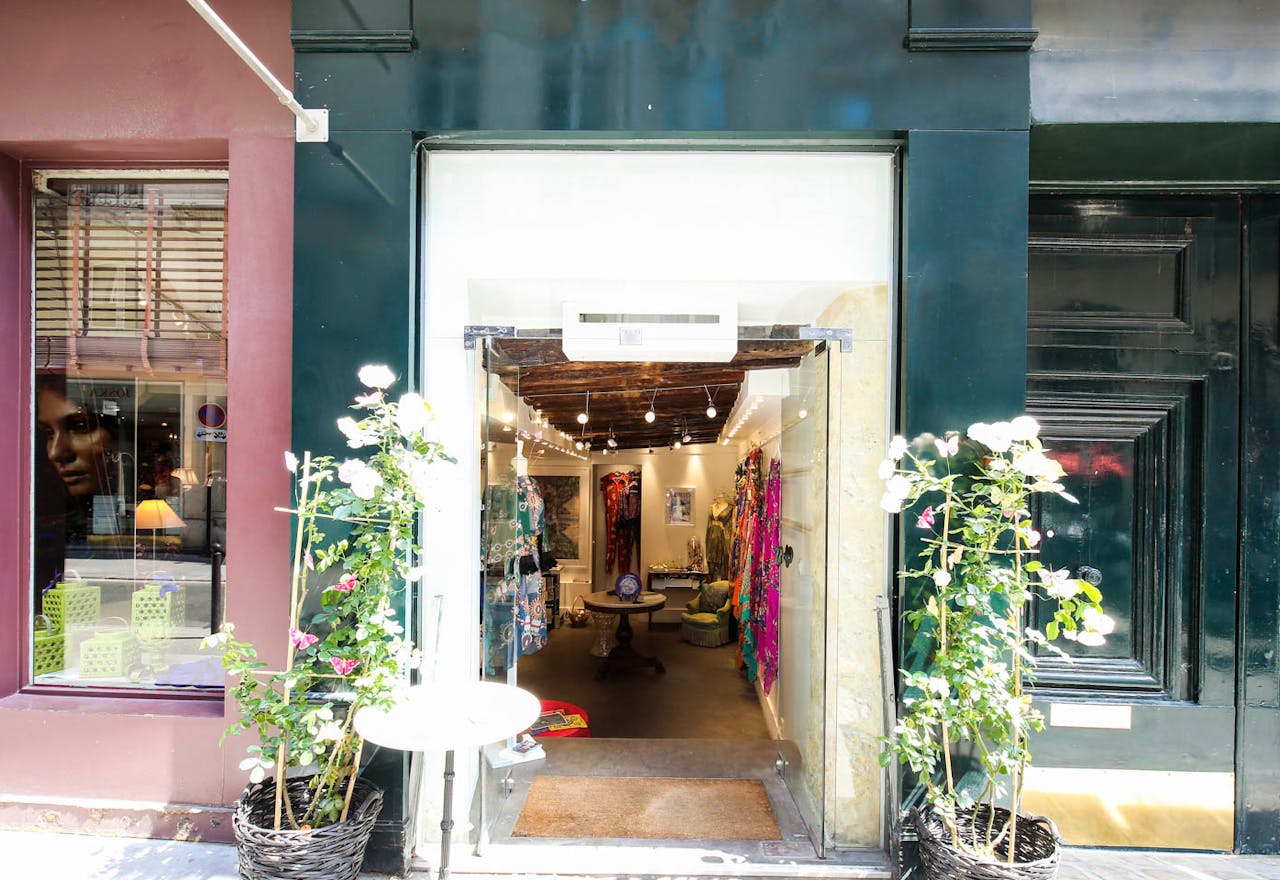 Pop-Up Boutique in Saint-Germain - Image 2