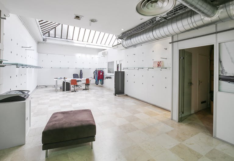 Vast Réaumur Retail Space - Image 3