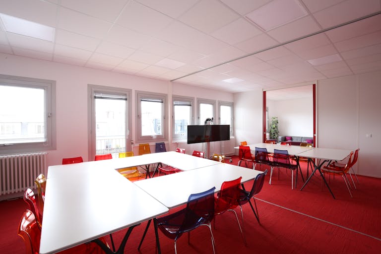 Beautiful Ternes Event Space - Image 3