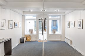 Cozy Gallery in Le Marais - Image 0