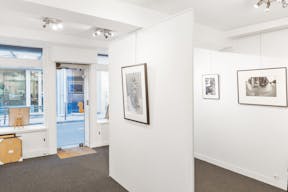 Cozy Gallery in Le Marais - Image 1