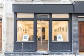 Cozy Gallery in Le Marais - Image 3