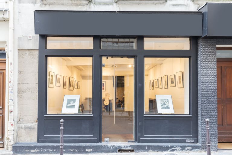 Cozy Gallery in Le Marais - Image 3