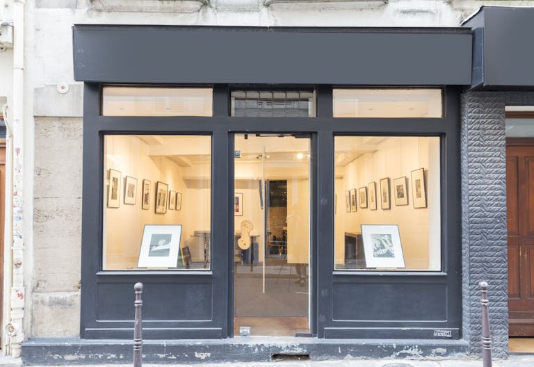 Cozy Gallery in Le Marais - Image 3