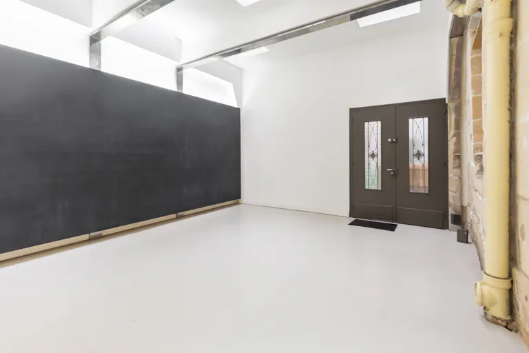 Le Marais Fashion Showroom - Image 4