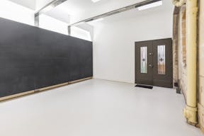 Le Marais Fashion Showroom - Image 4