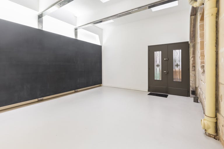 Le Marais Fashion Showroom - Image 4