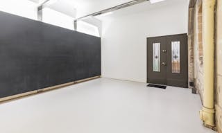 Le Marais Fashion Showroom - Image 4