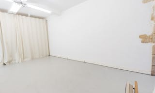 Le Marais Fashion Showroom - Image 11