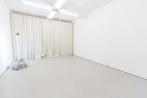 Le Marais Fashion Showroom - Image 12