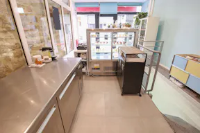 Bright Cafe Space Near Châtelet - Image 2