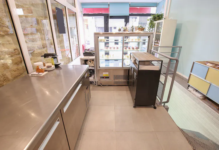Bright Cafe Space Near Châtelet - Image 2