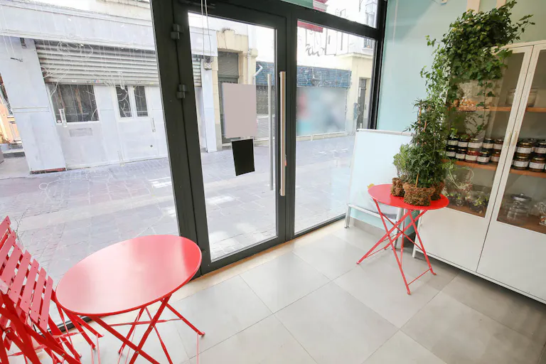 Bright Cafe Space Near Châtelet - Image 3