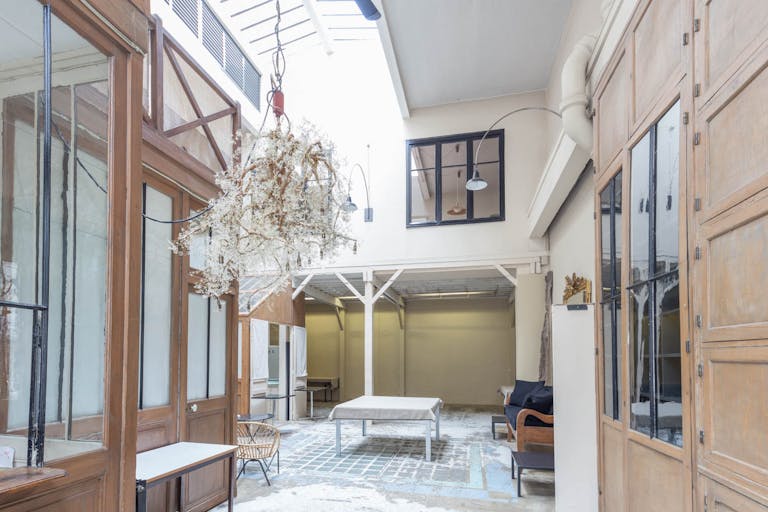 Bright Invalides Studio Showroom - Image 2