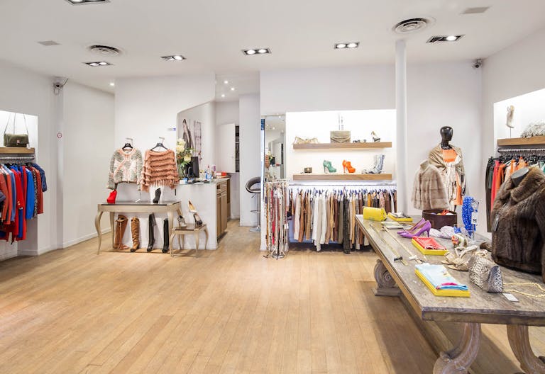 Beautiful Paris 7th Retail Space - Image 2