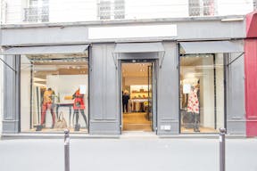 Beautiful Paris 7th Retail Space - Image 3