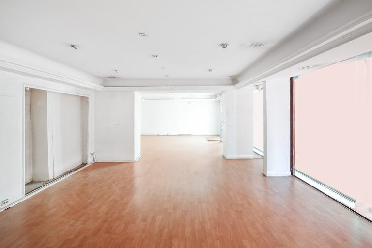 Spacious Pop-Up Store in Le Marais - Image 0