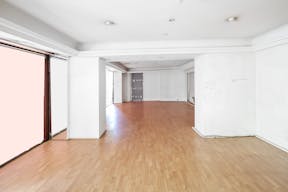 Spacious Pop-Up Store in Le Marais - Image 1