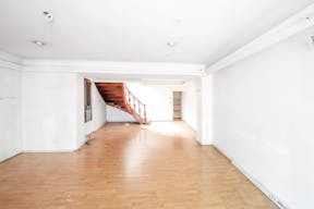 Spacious Pop-Up Store in Le Marais - Image 2