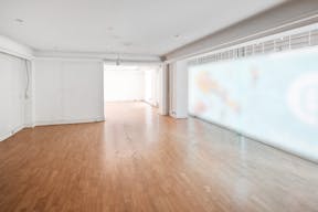 Spacious Pop-Up Store in Le Marais - Image 4