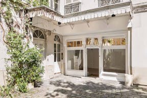 Showroom Space in Paris 6th - Image 1