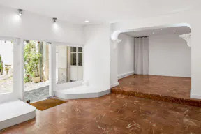 Showroom Space in Paris 6th - Image 2