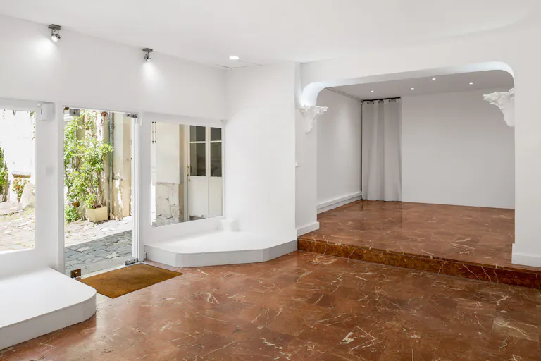 Showroom Space in Paris 6th - Image 2