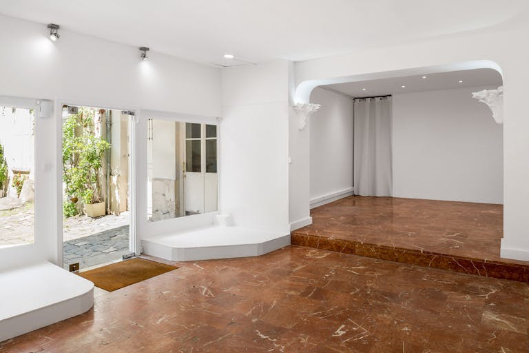 Showroom Space in Paris 6th - Image 2