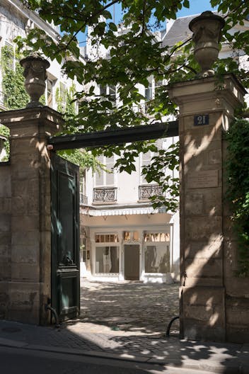 Showroom Space in Paris 6th - Image 4